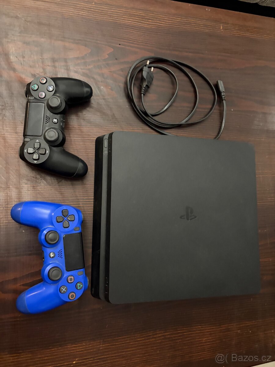 Ps4 slim 1TB + 2 ovladače