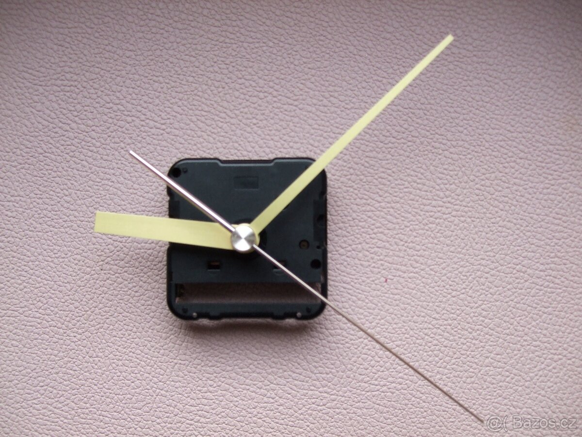 ORIGINÁLNÍ HODINOVÝ STROJEK QUARTZ SEIKOSHA