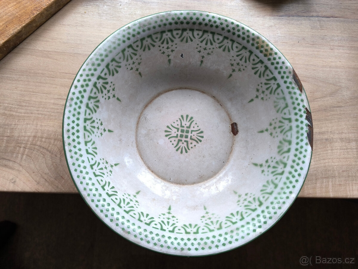 Stará smaltovaná mísa,značeno Rakousko Uhersko,nádobí