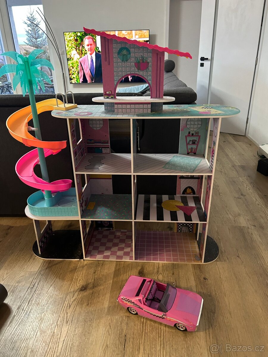LOL velký domeček + LOL auto + 2 tašky panenek a příslušenst