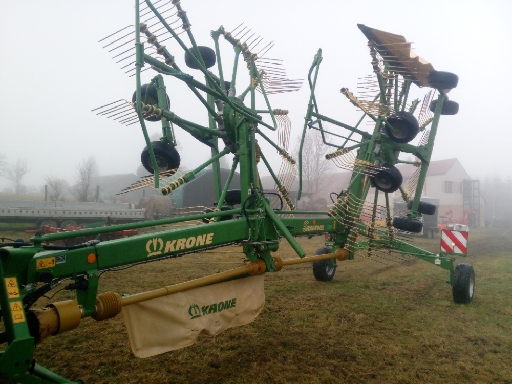 Nahrabovač, shrnovač sena a píce Krone Swadro 810