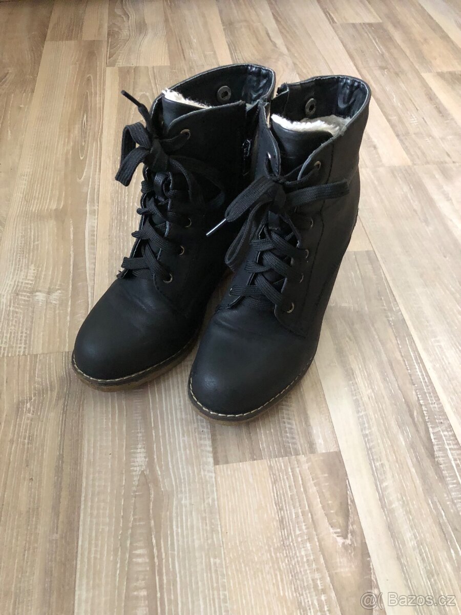 Damske kozacky na platforme