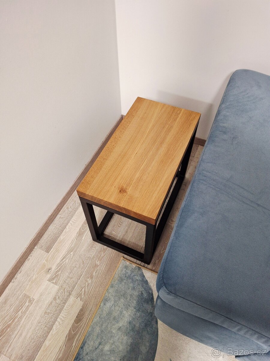 Dubový masivní stolek