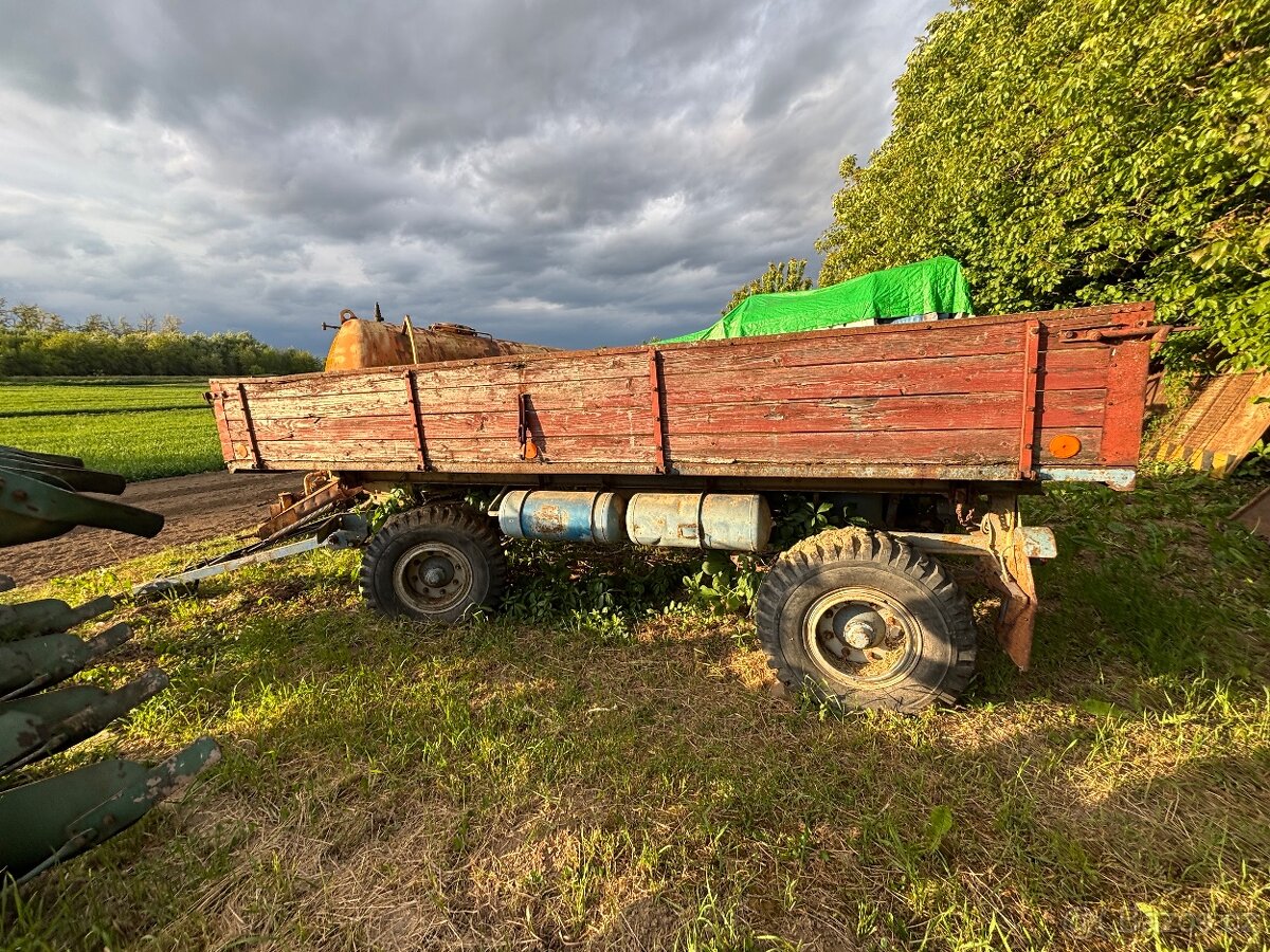 Traktorová vlečka, sklápěcí přívěs