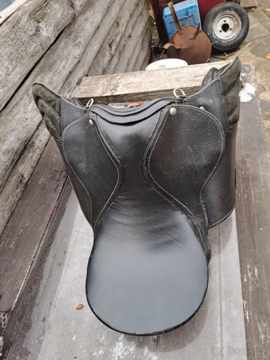 Kožené sedlo pony v setu