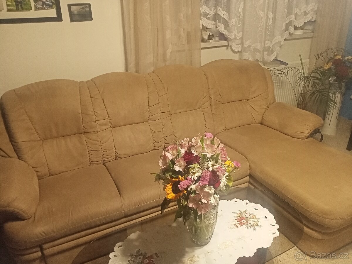 Rozkládací rohová sedačka s úložným prostorem