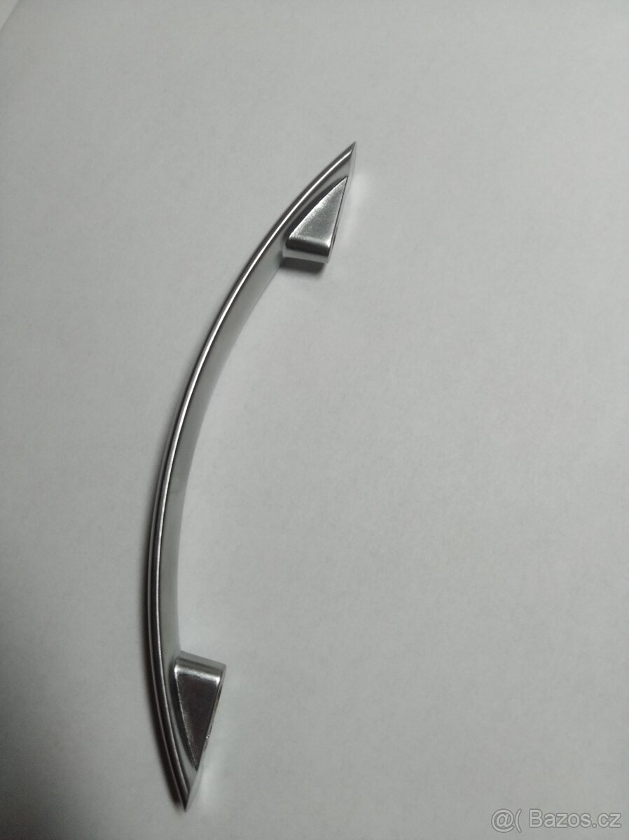 Prodej 4 nábytkové úchytky