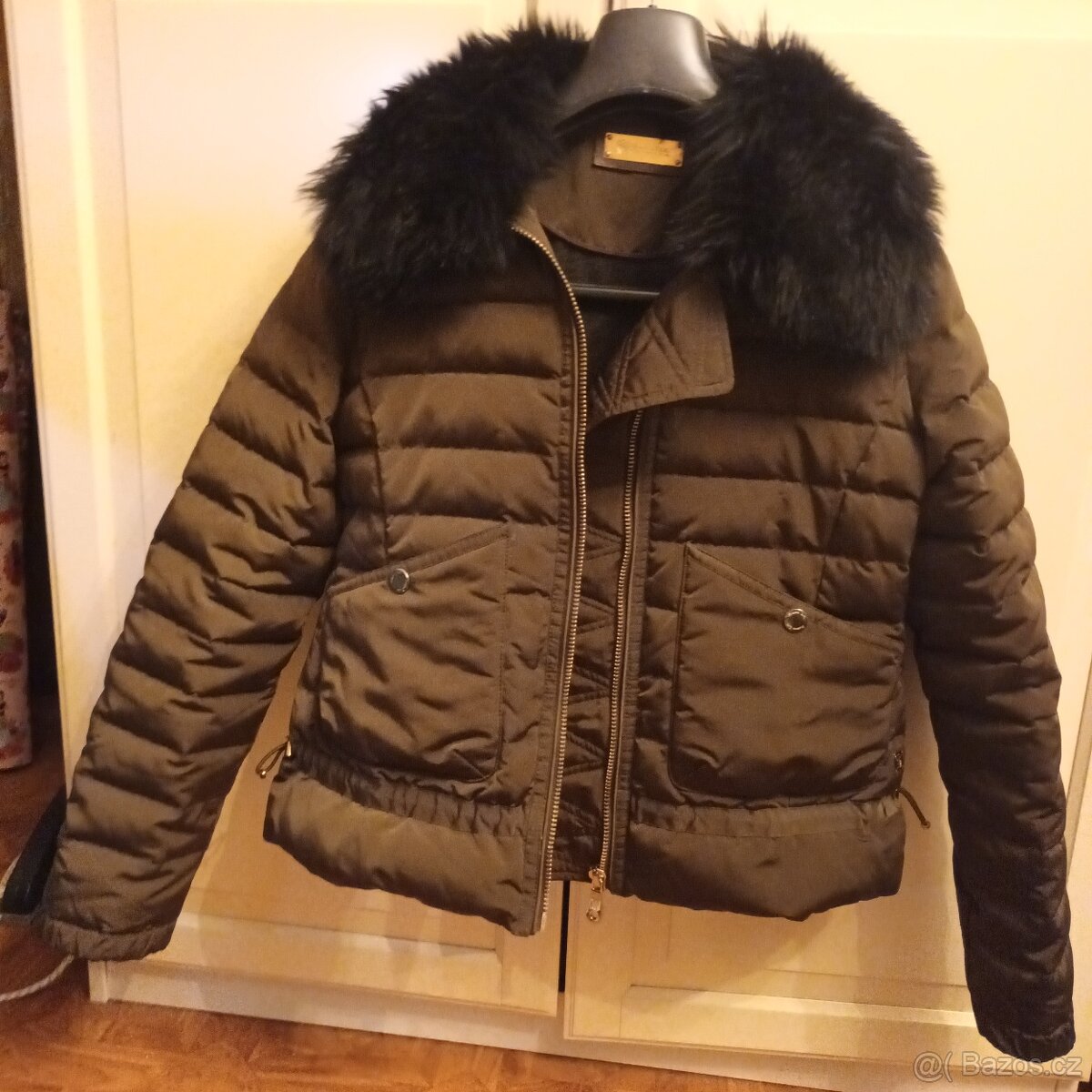 Krásná bunda s kožíškem na límci