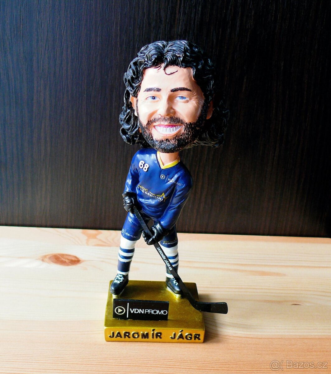 SBĚRATELSKÁ FIGURKA S KÝVACÍ HLAVIČKOU – JAROMÍR JÁGR