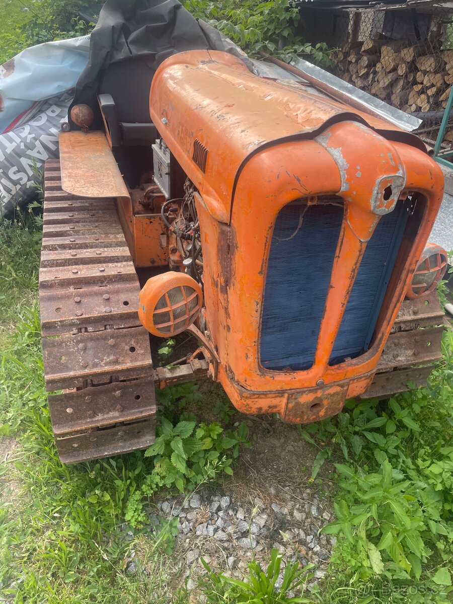 Pásový traktor Fiat