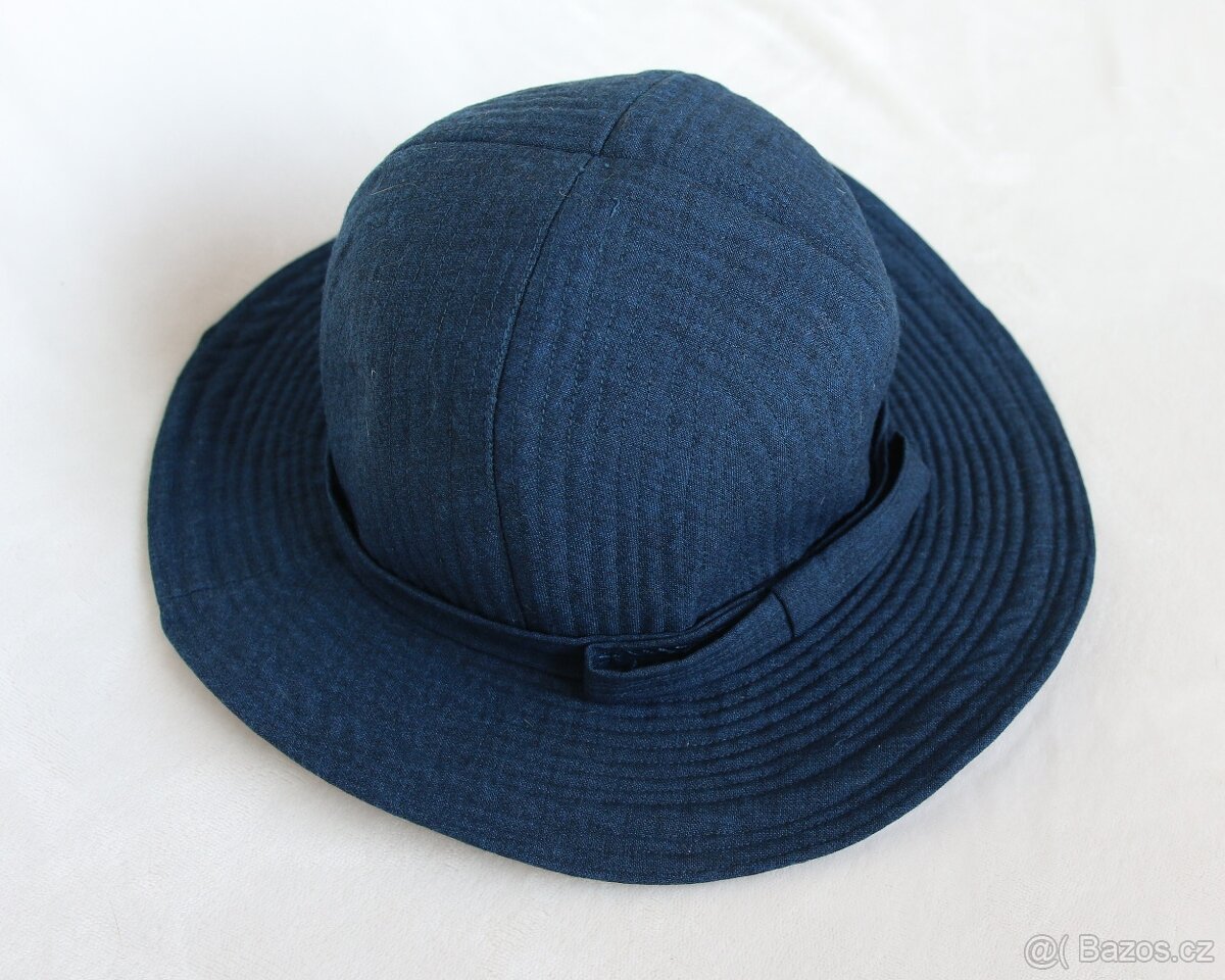 Modrý - spíš letní - klobouk