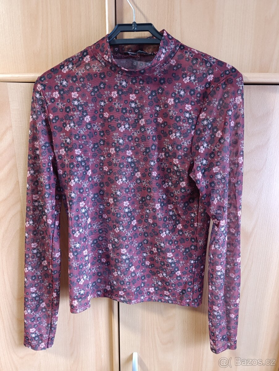 Vínová šifonová halenka s květinami