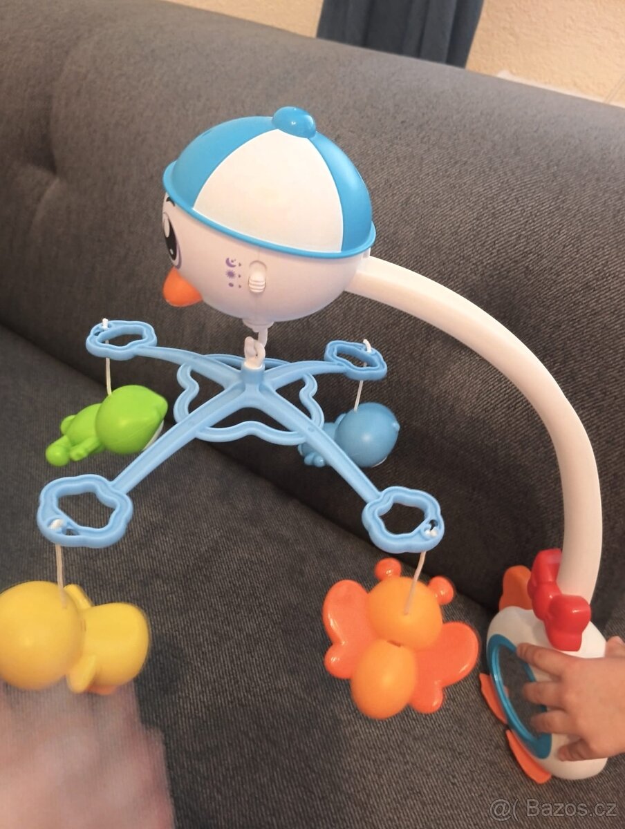 Kolotoč nad postýlku