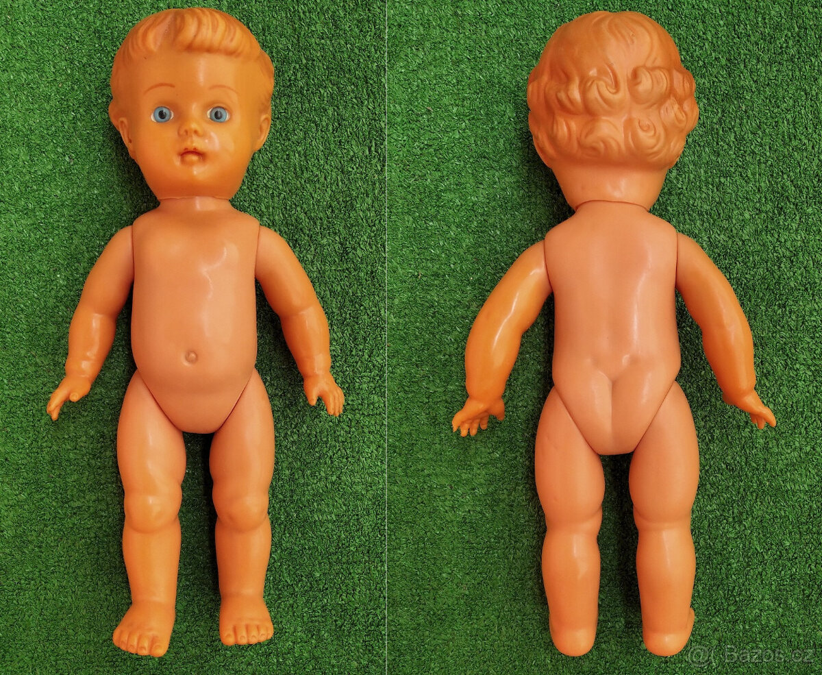 Plastová panenka na hraní, vyrobena asi v 1950