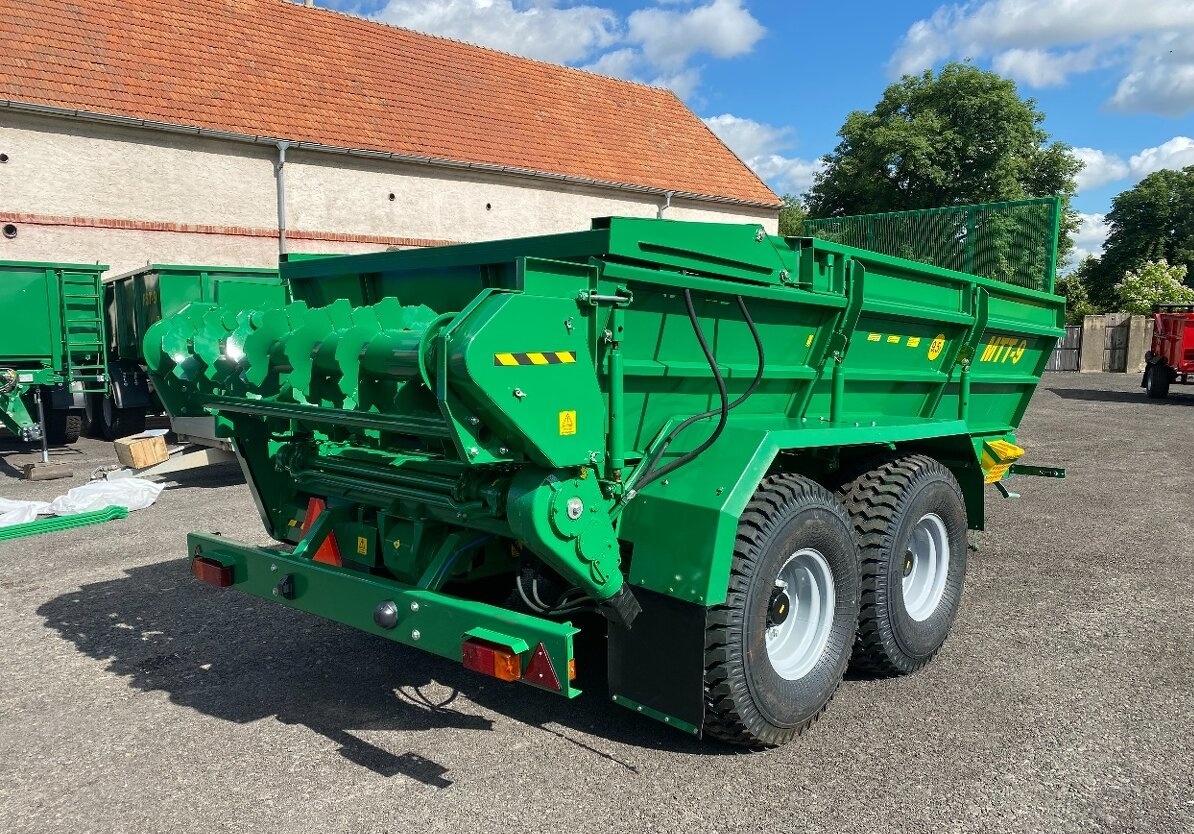 Rozmetadlo hnoje MTT-9 (nosnost 9,5 tun)