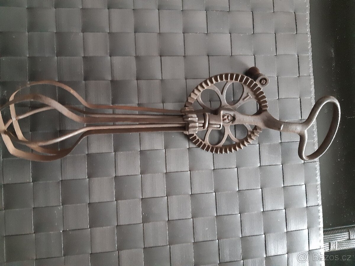 Prodám starý šlehač, pozůstalost.