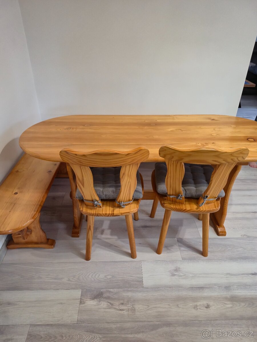 Jídelní stůl, židle, lavice