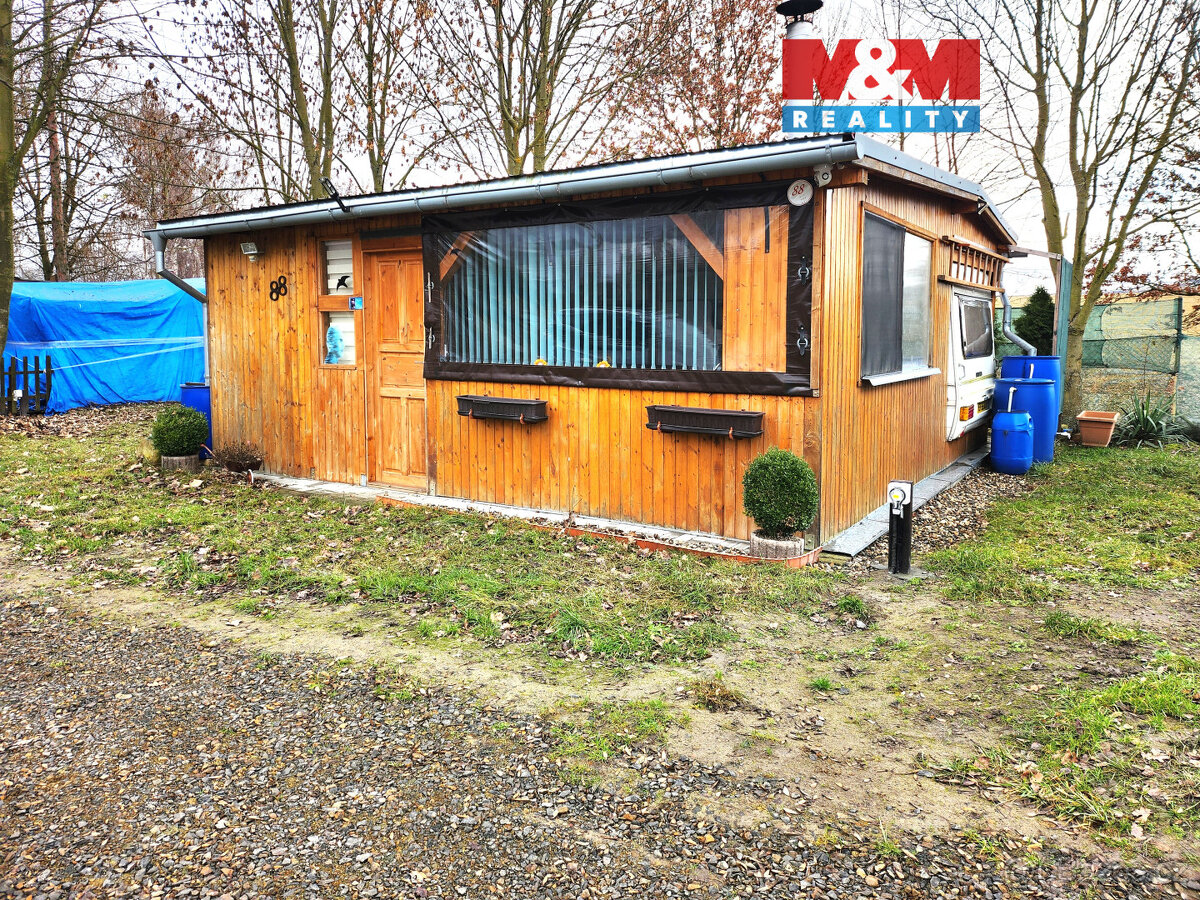 Prodej, karavan s dřevěnou přístavbou, Hradec u Kadaně