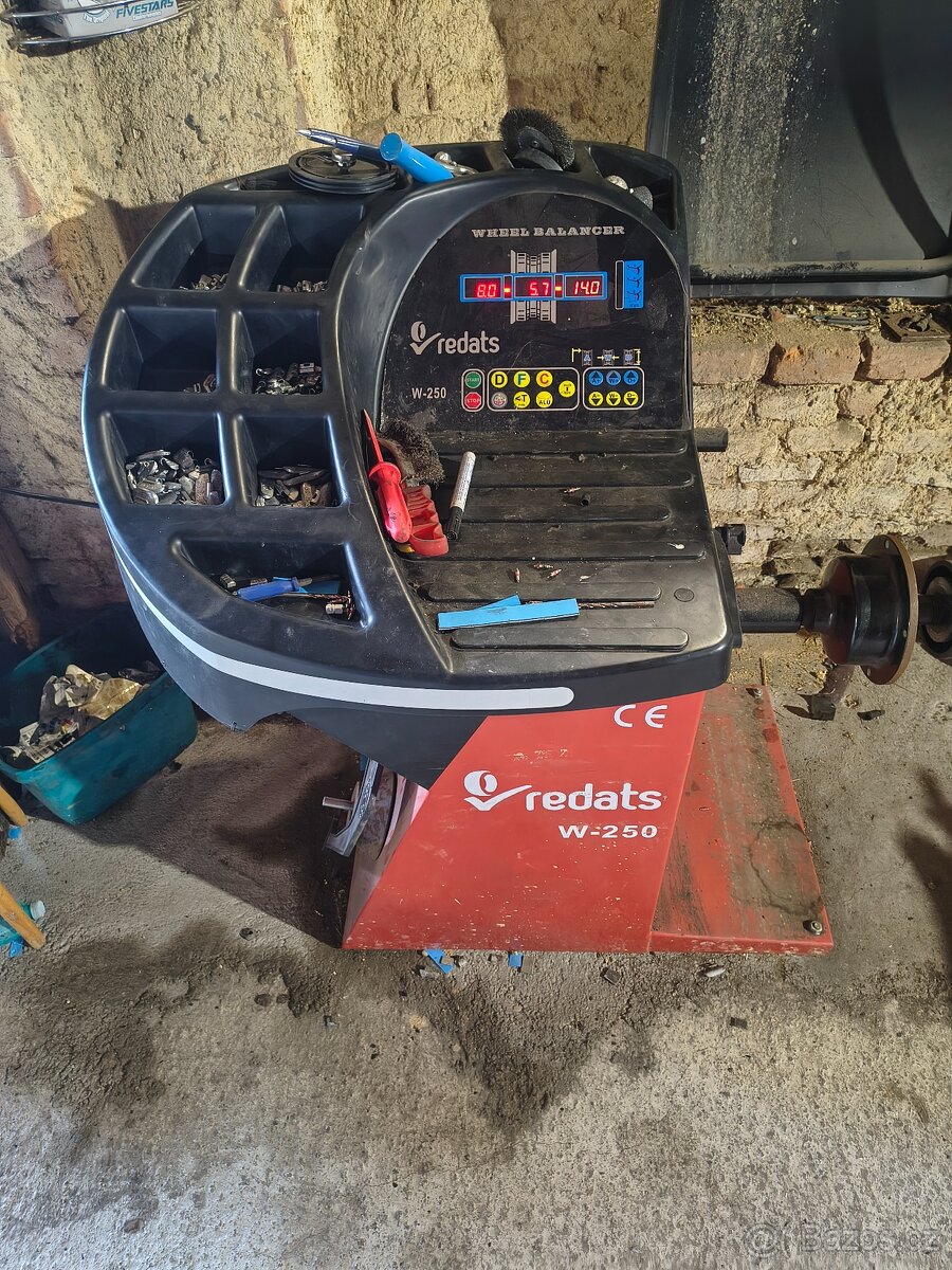 Vyvažovačka kol Redats W250