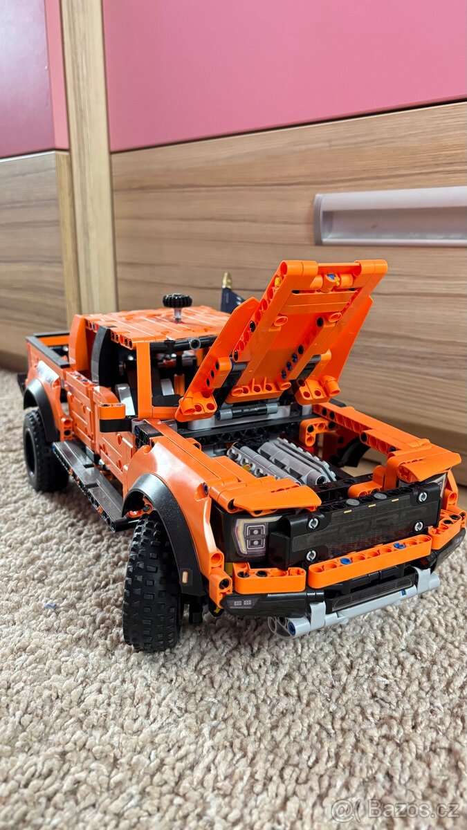 LEGO® Technic™ 42126 Ford® F-150 Raptor.