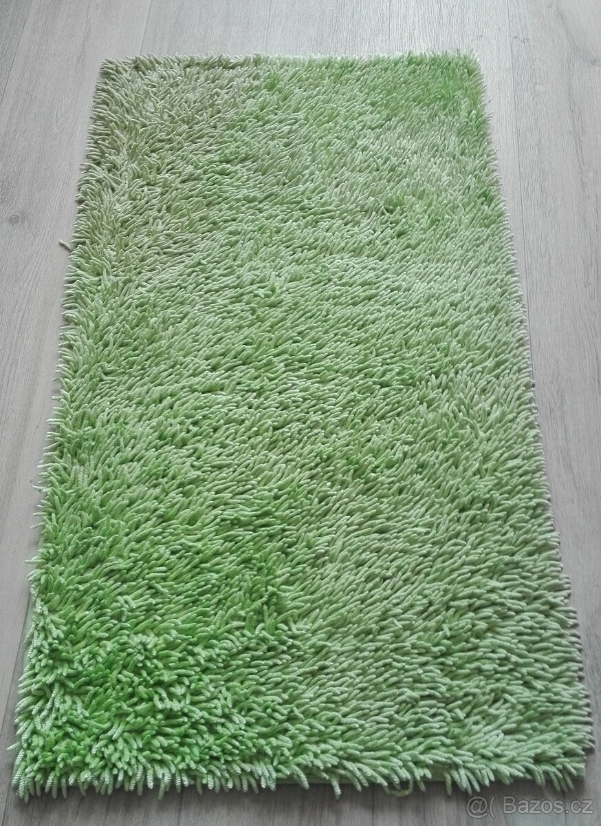 Prodám zelený koberec