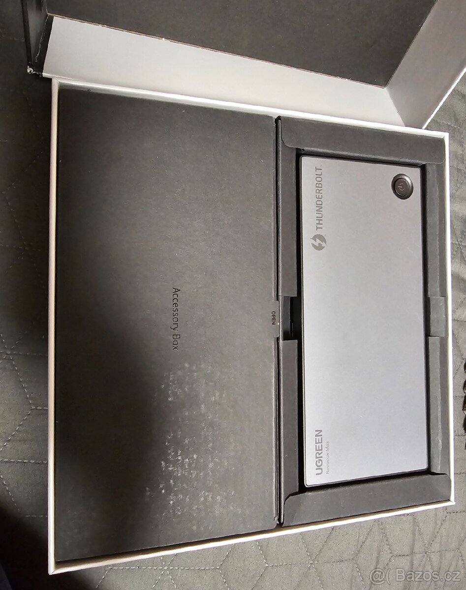 UGREEN Revodok Max 313 Thunderbolt 4 Dock