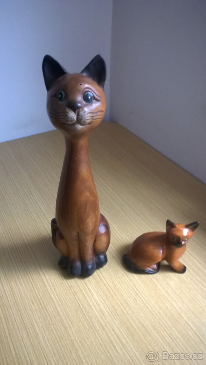 Dřevěné sošky koček