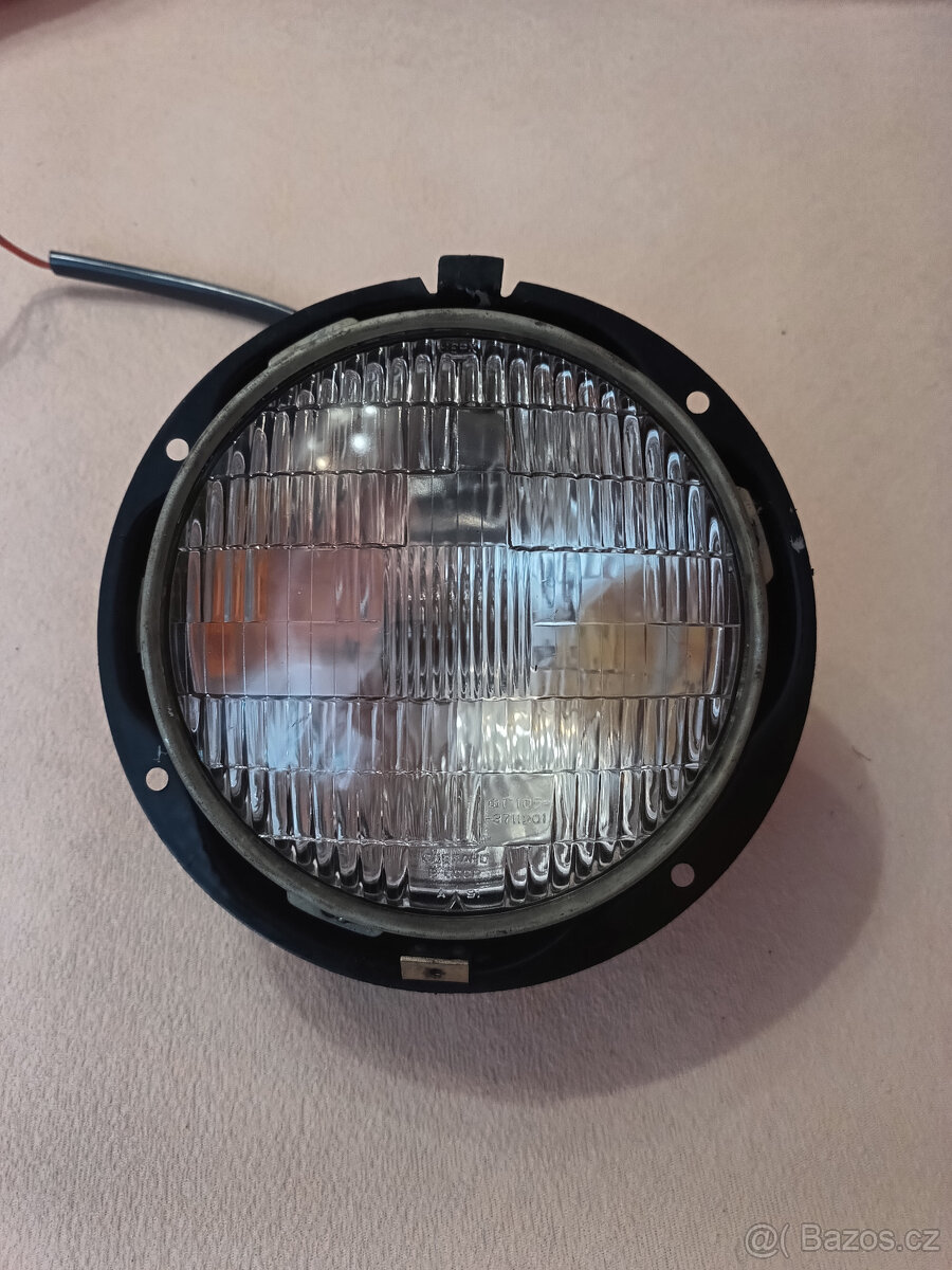 Moskvič 408 - přední světlomet