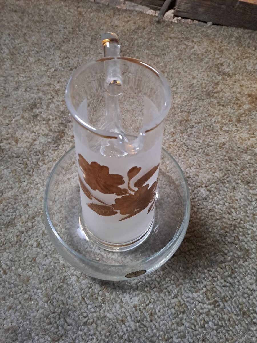Skleněná miska a džbán