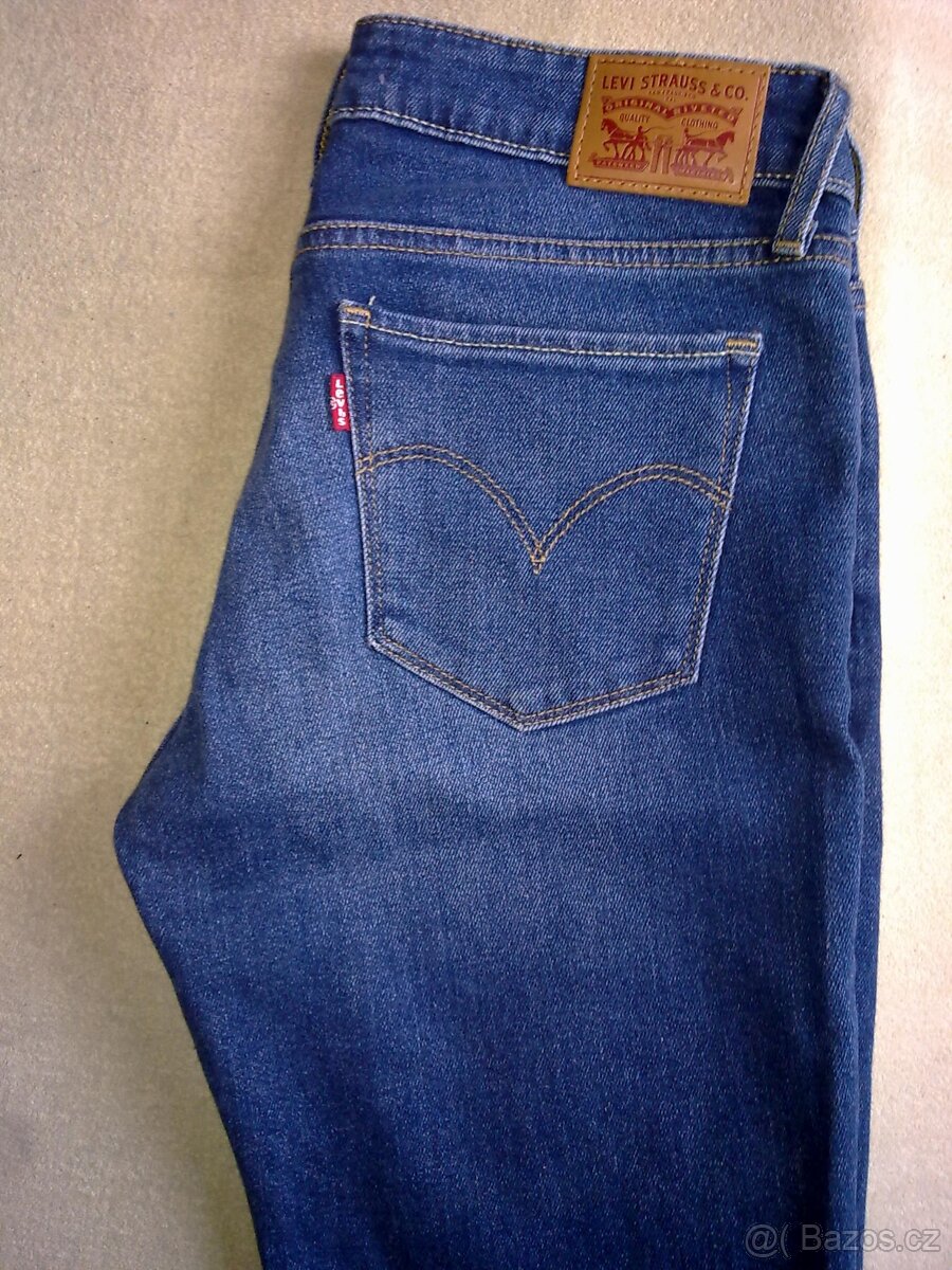 Levis 711
