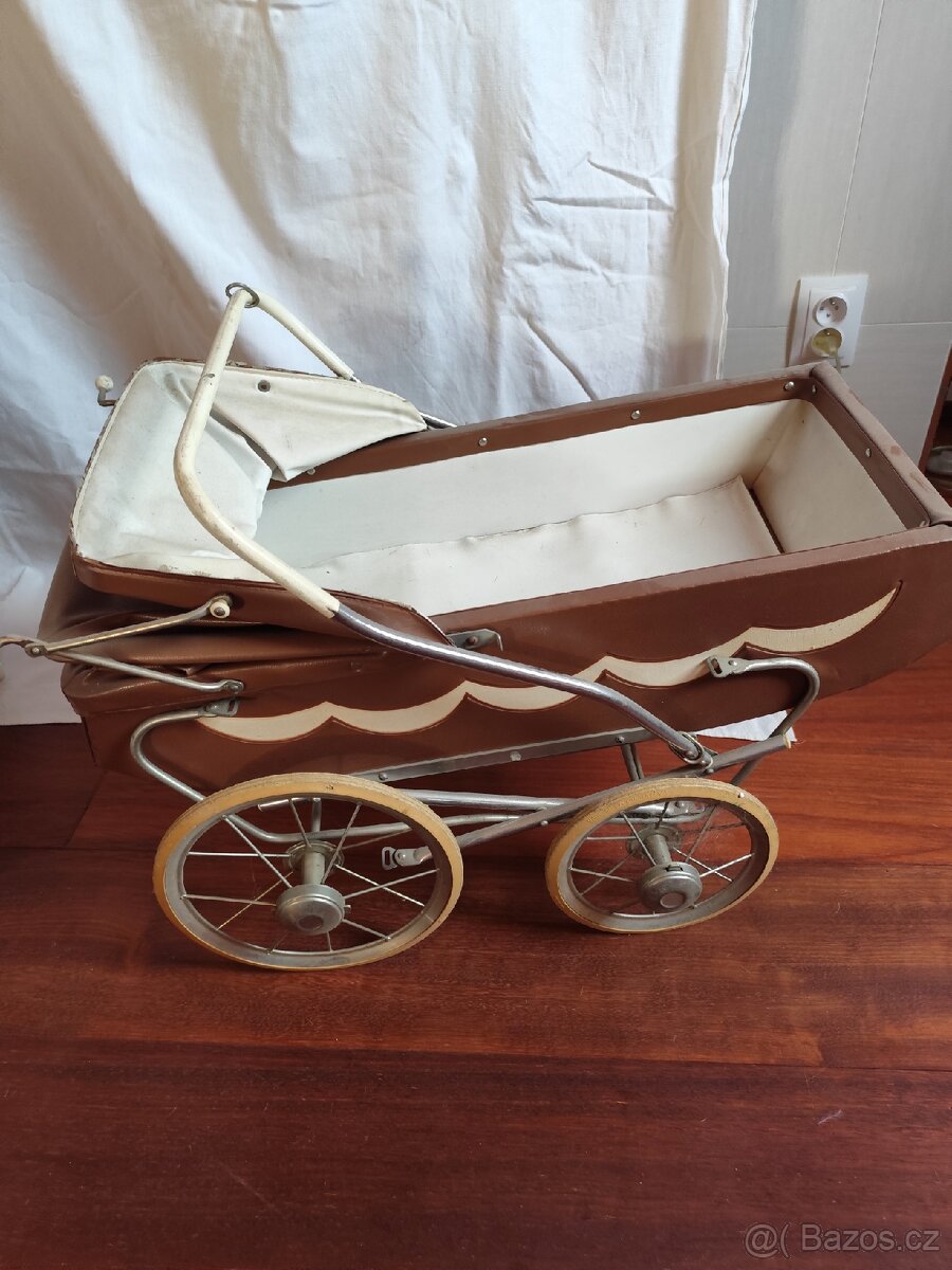 Retro kočárek pro panenky cca 50 let