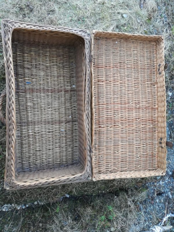 Prodám starý pletený kufr