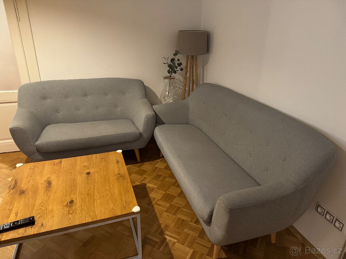 Pohovka, třímístná, světle šedá