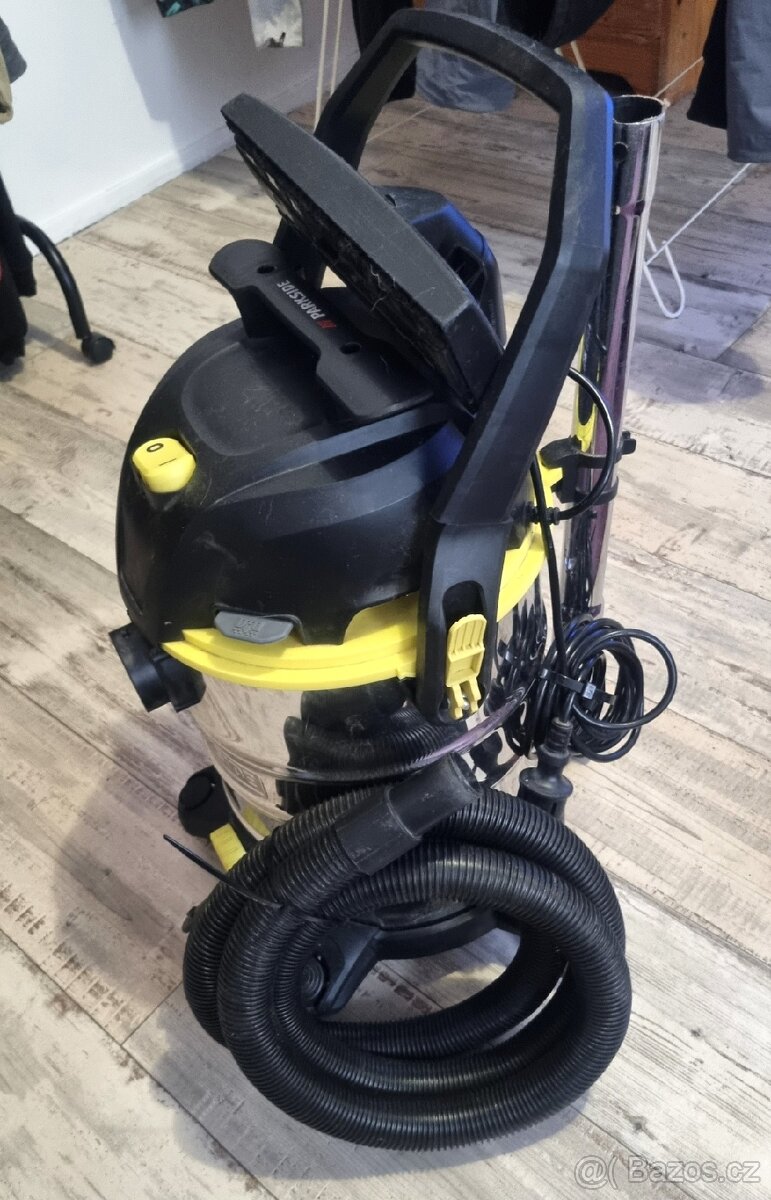 Průmyslový vysavač