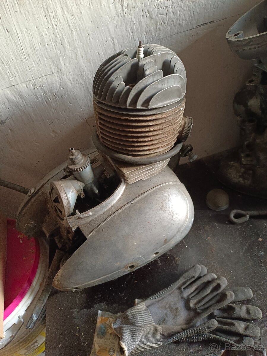 jawa 250/353 motor rok 1955 + originál štítek