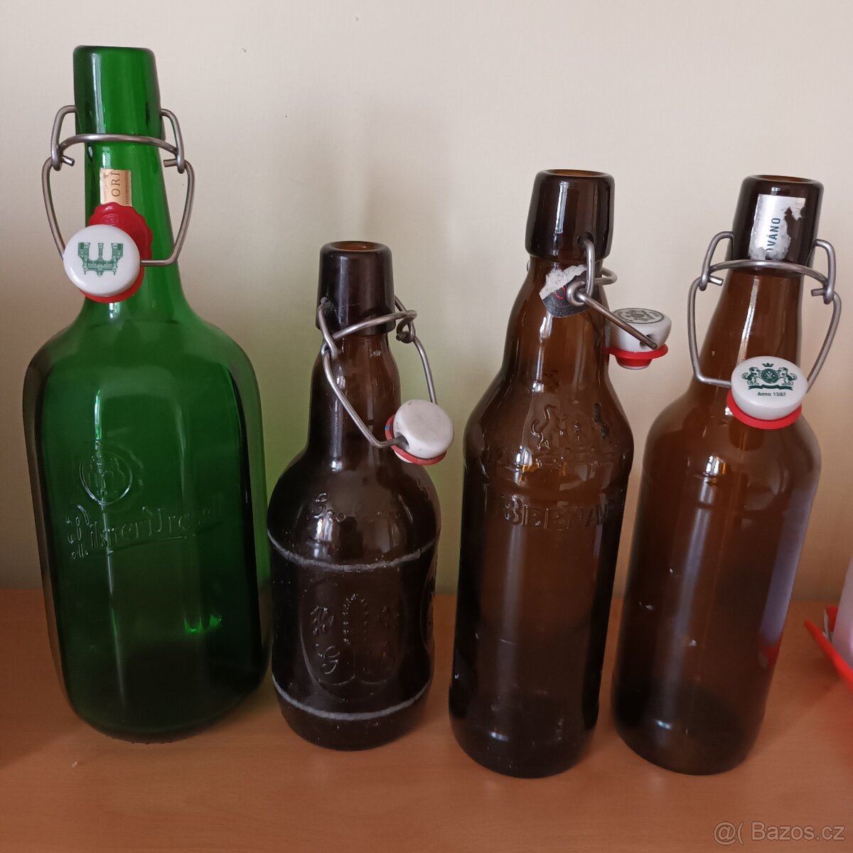 Pivní lahve s keramickým víčkem