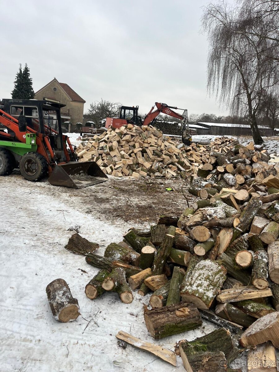 Štípané palivové dřevo