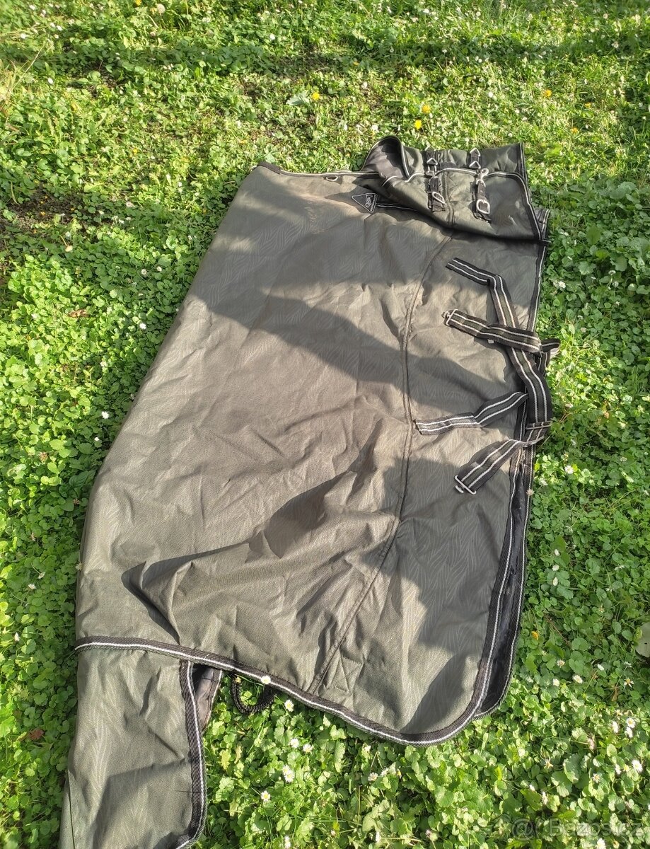 Zimní výběhová deka QHP 145cm