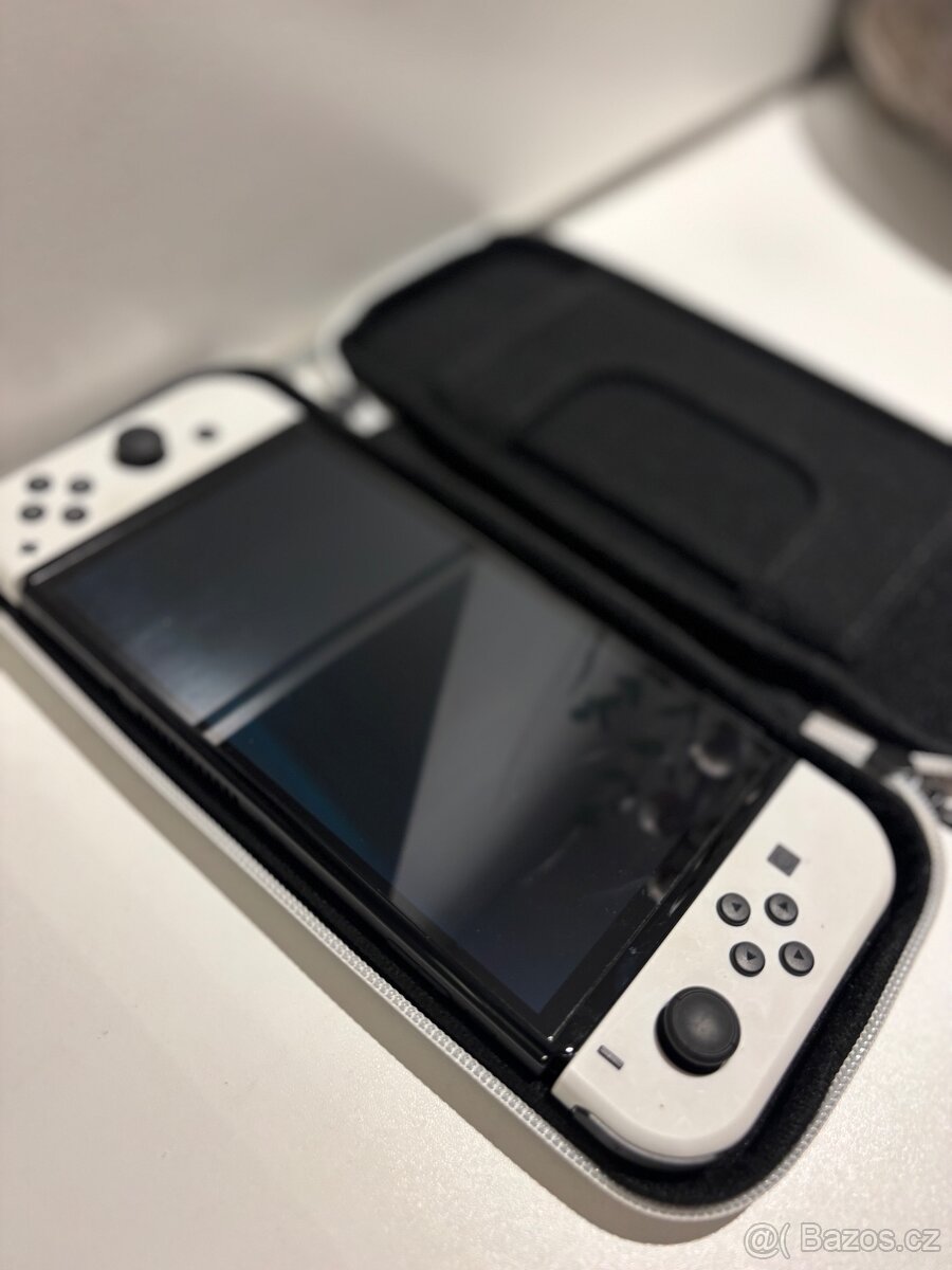 Konzole Nintendo SWITCH OLED (white set) + hra + pouzdro