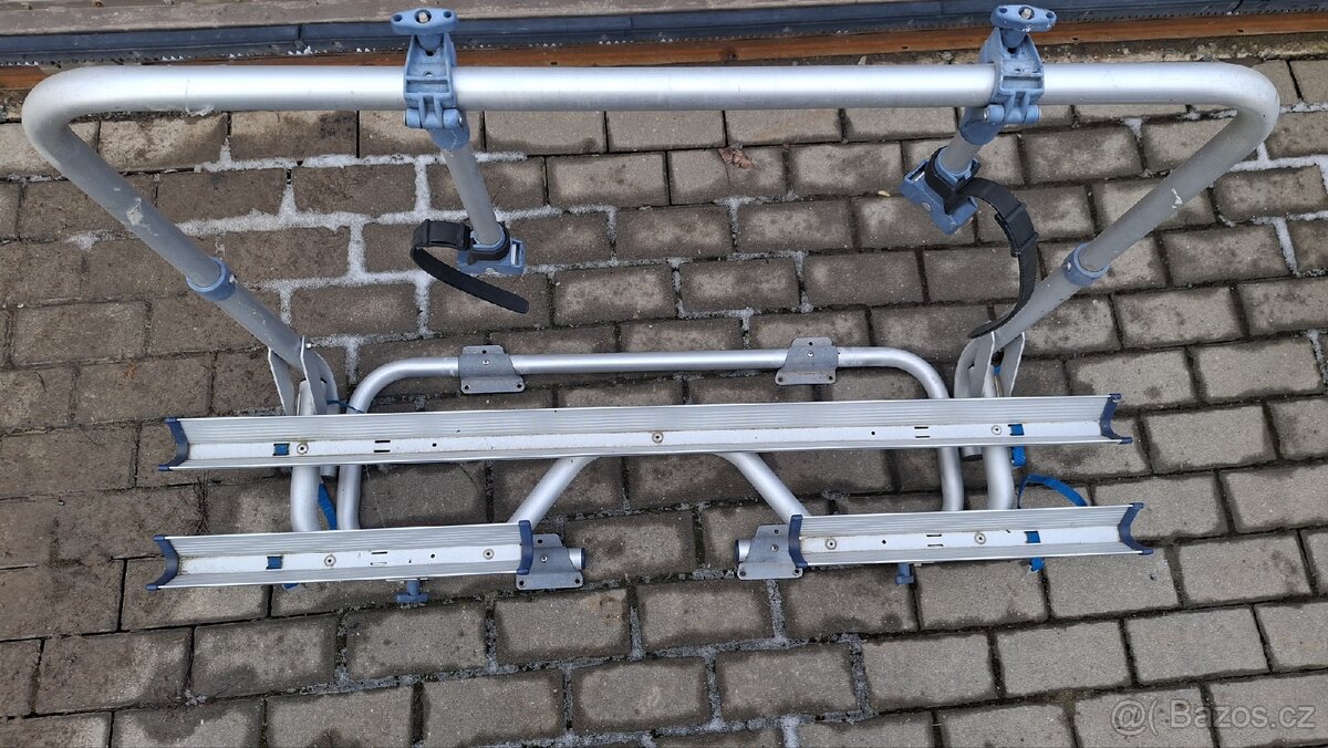 Držák kol na oj karavanu