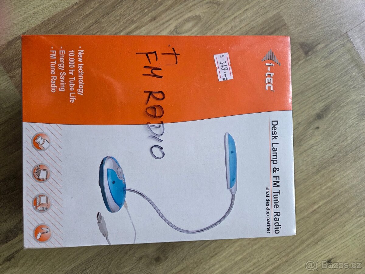 Stolní lampička a rádio v jednom