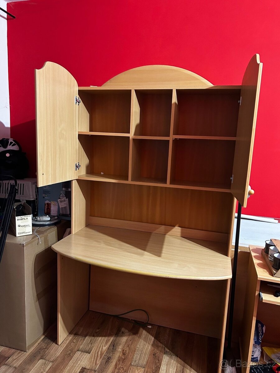 Psací stůl s nástavbou