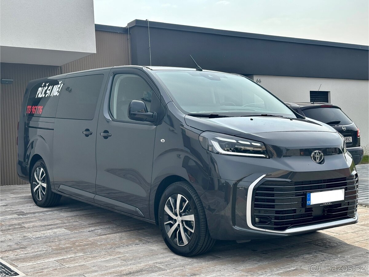 Pronájem Toyota Proace Verso 8 míst automat