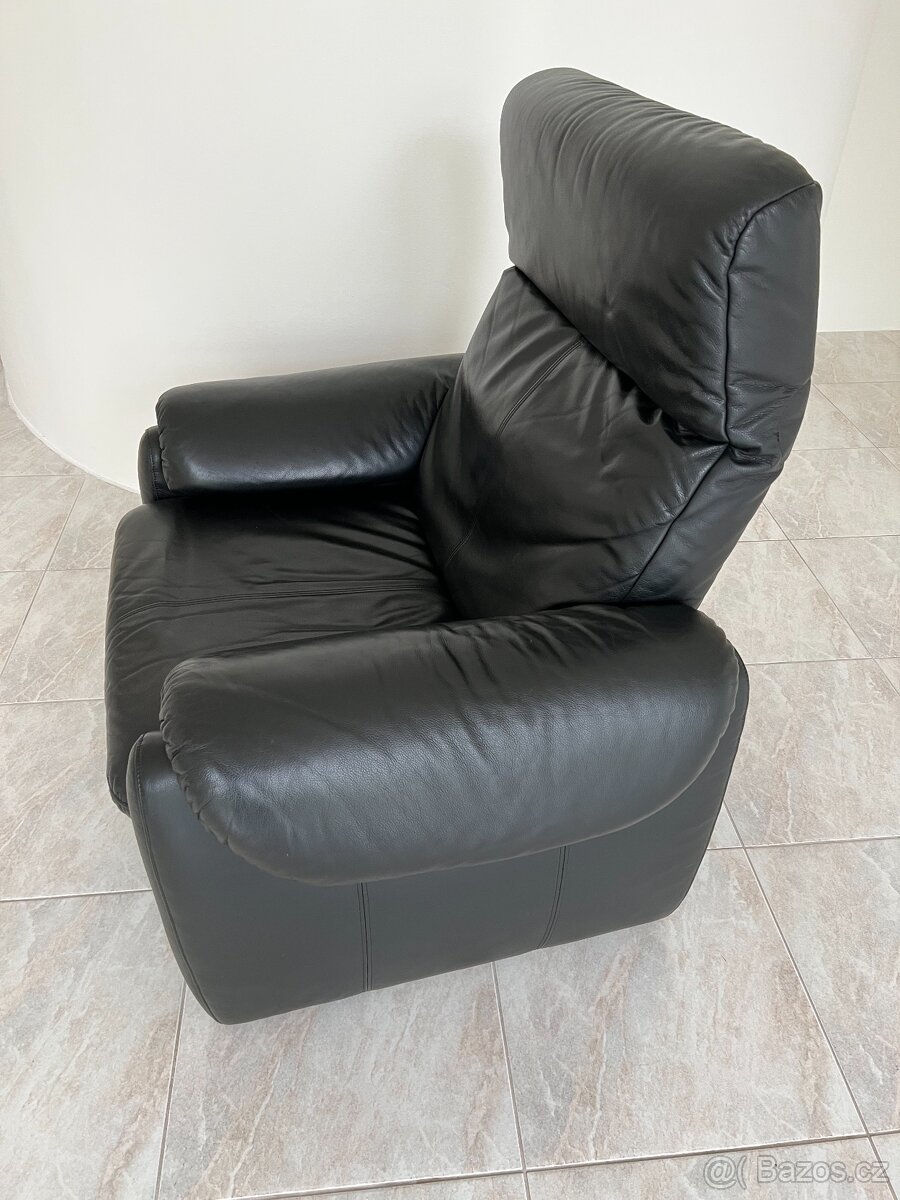 Křeslo relaxační polohovací kožené černé.