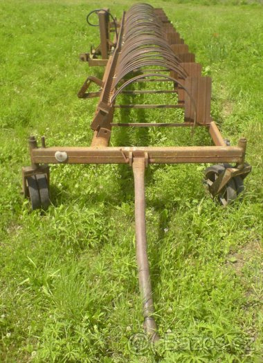 Pohrabáč shrnovač vozík vlek vlečka