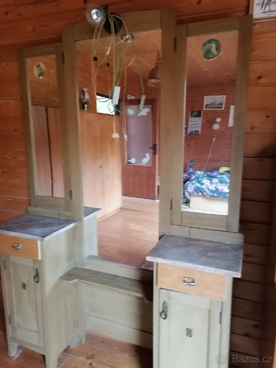 Starožitná toaletka