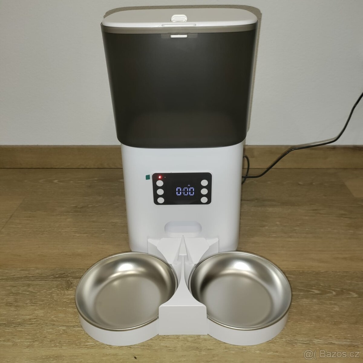 Automatické krmítko / zásobník pro psy a kočky