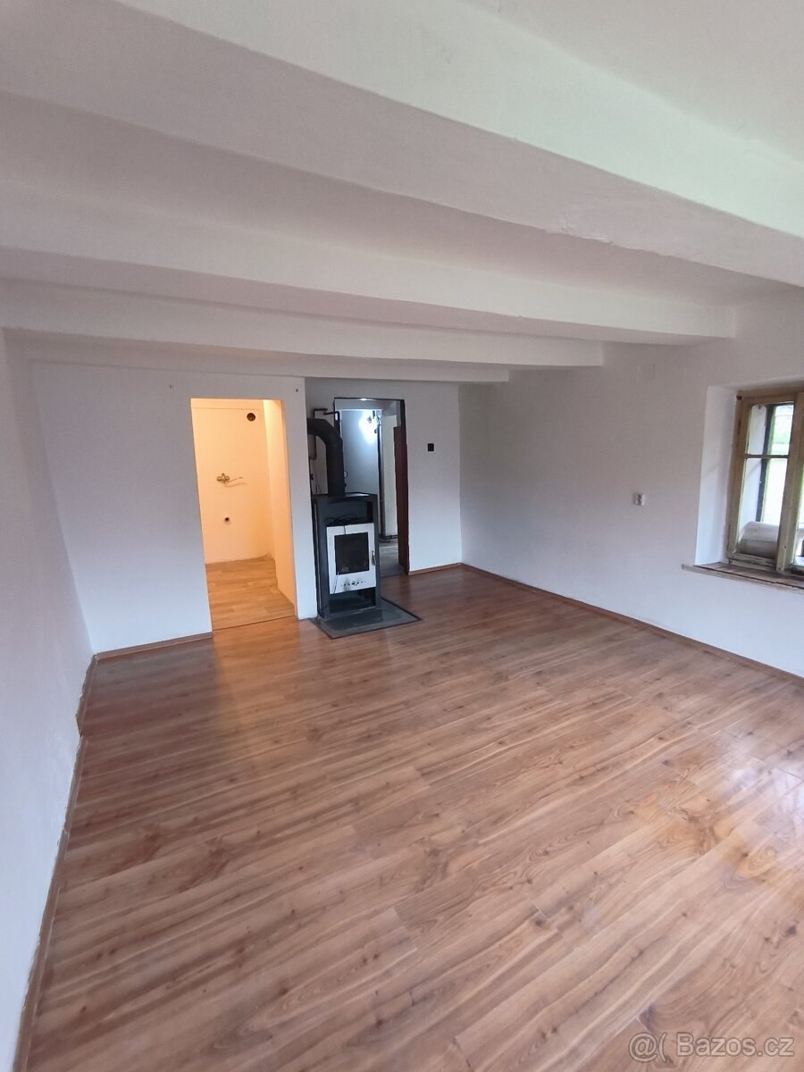 Nabízíme rodinný dům v obci Veltruby