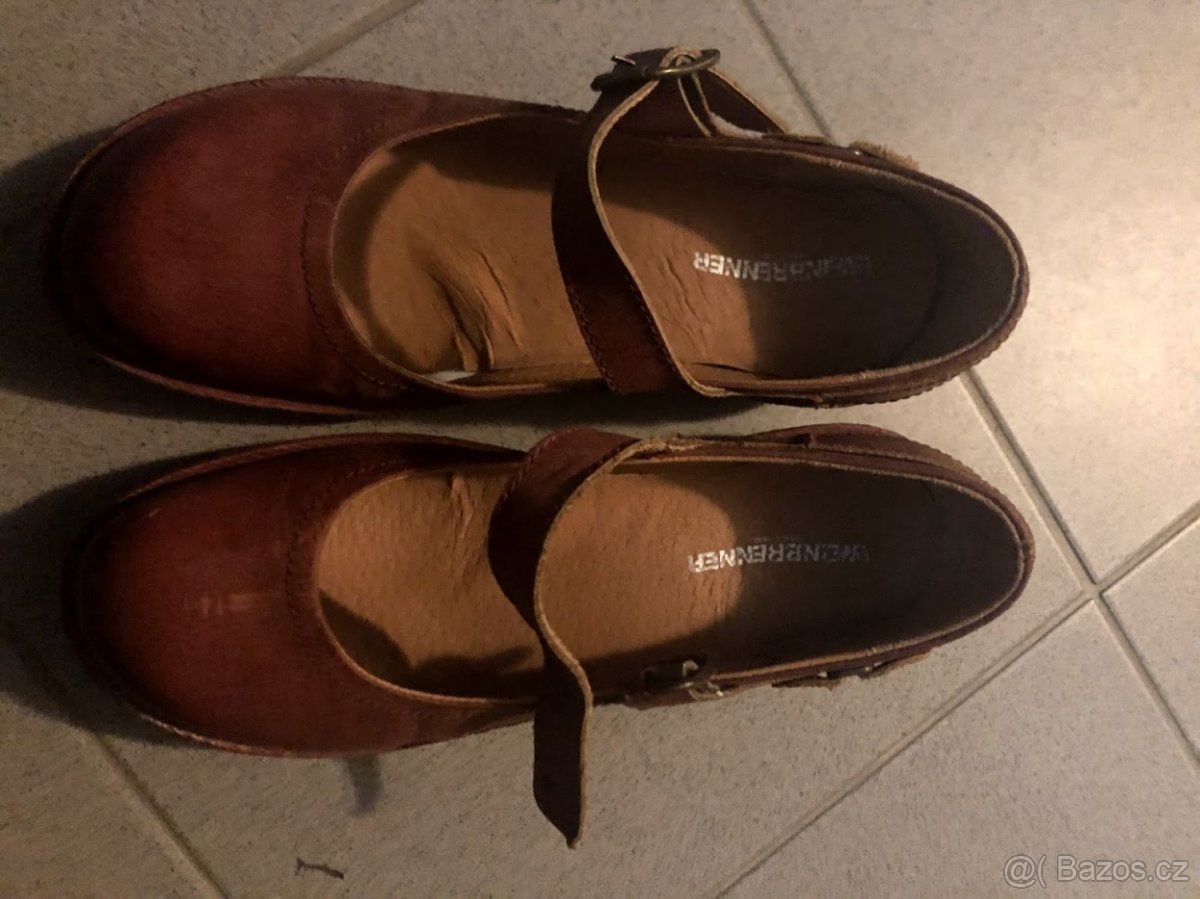 červené boty Weinbrenner