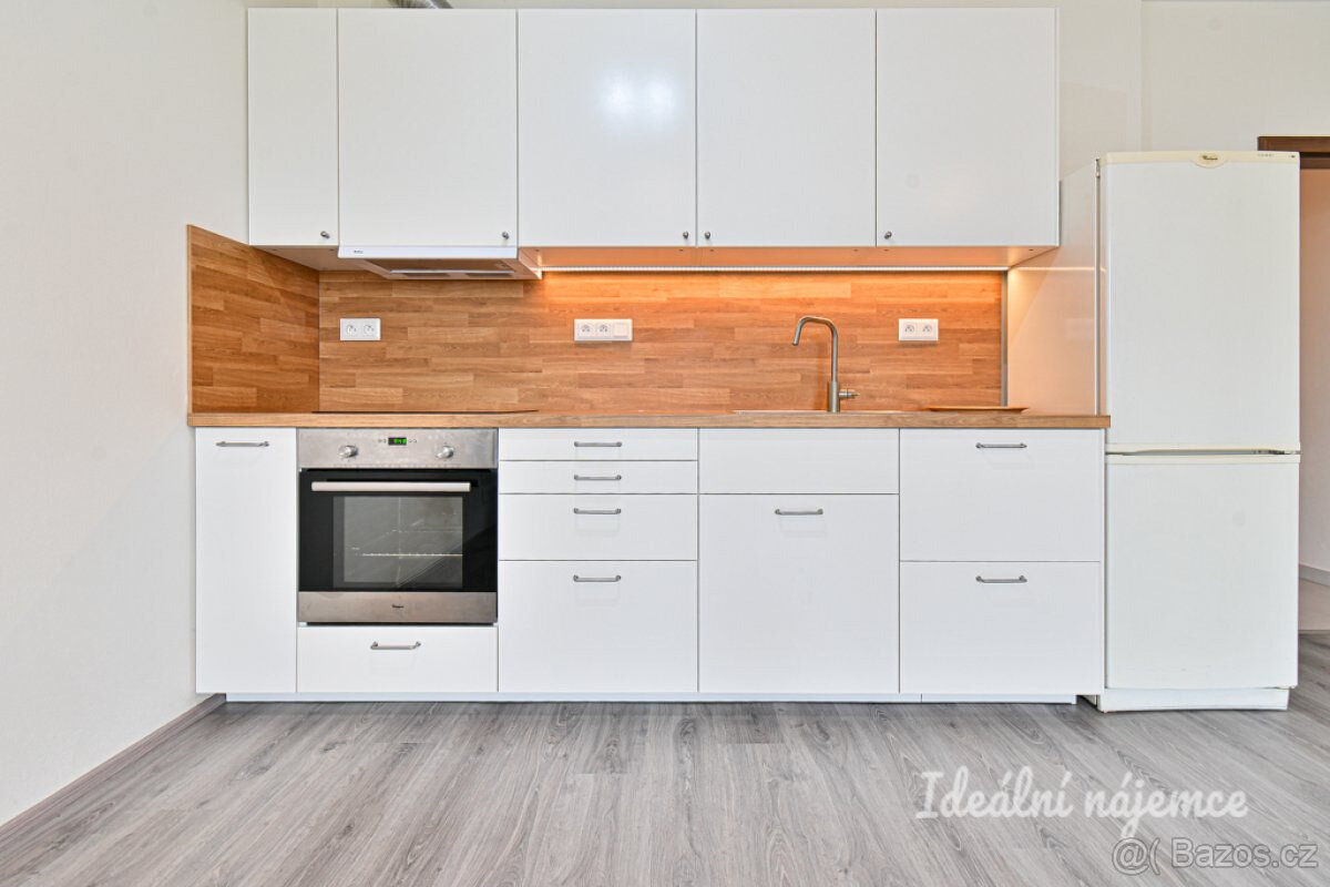 Pronájem bytu 1+kk, Moskalykova, Sadová, Kč/měs, 41 m2